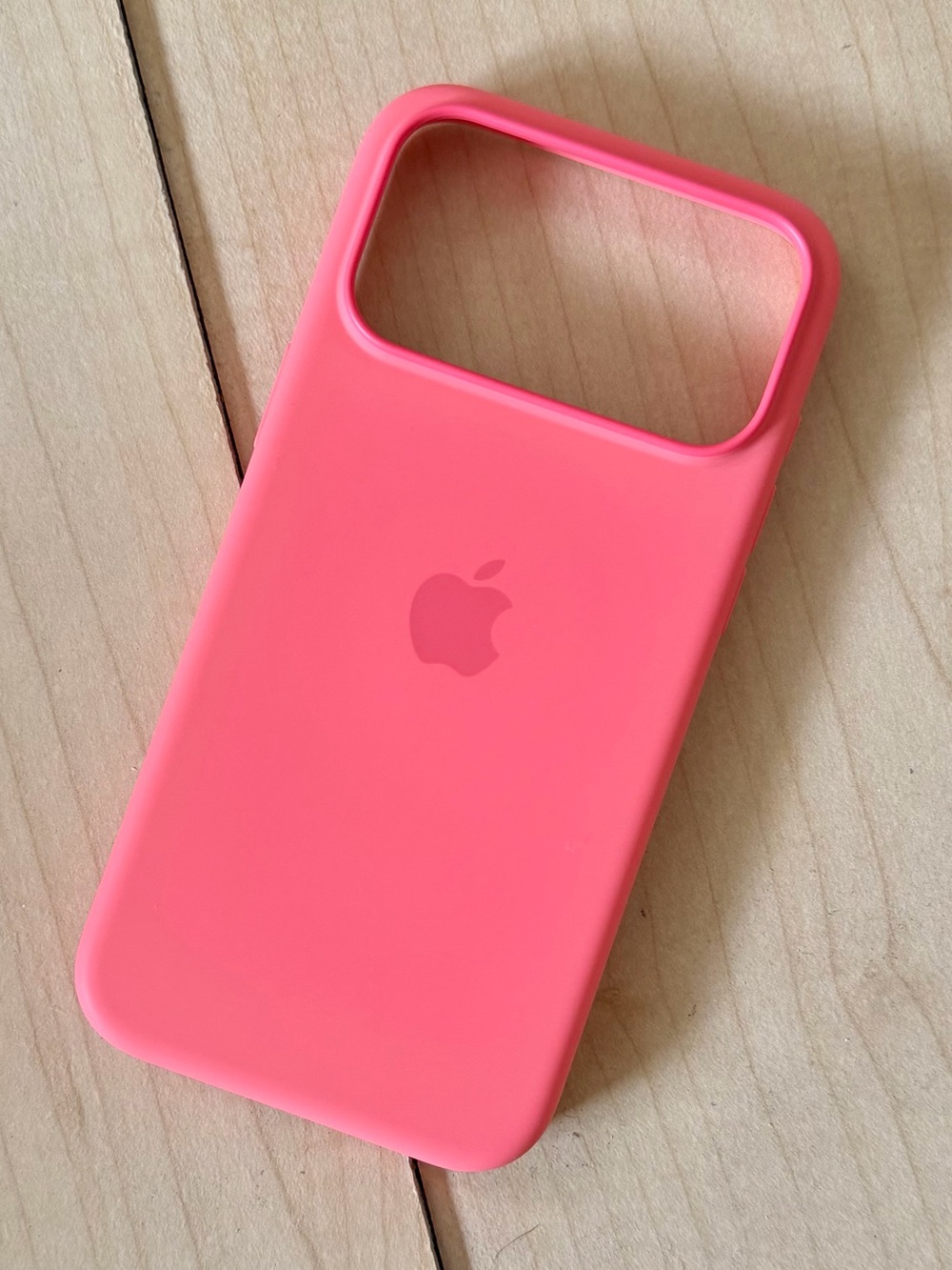 Apple Silicone iPhone 17 Pro Max Case - Coral Pink